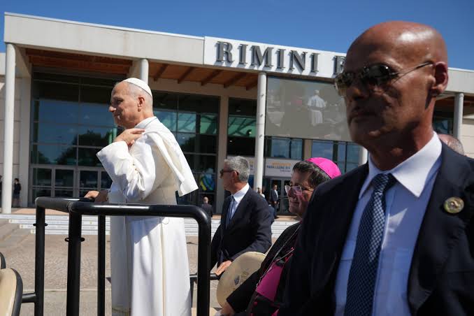 Papa Leone XIV al Meeting: «La pace è custodita da chi non teme di confrontarsi»