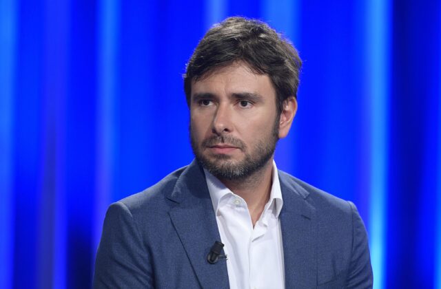 Di Battista ricoverato a Cuba: “Ce la metterò tutta per tornare presto”