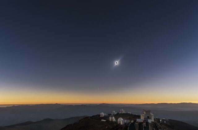 Eclissi e stelle cadenti, il 12 agosto doppio spettacolo nel cielo. Cosa c’è da sapere