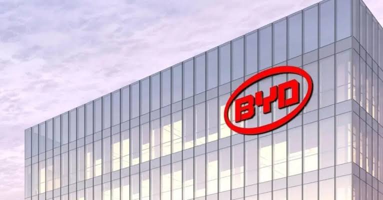 BYD alla visita del Papa, Beccari separa i piani: scelta autonoma di San Marino RTV