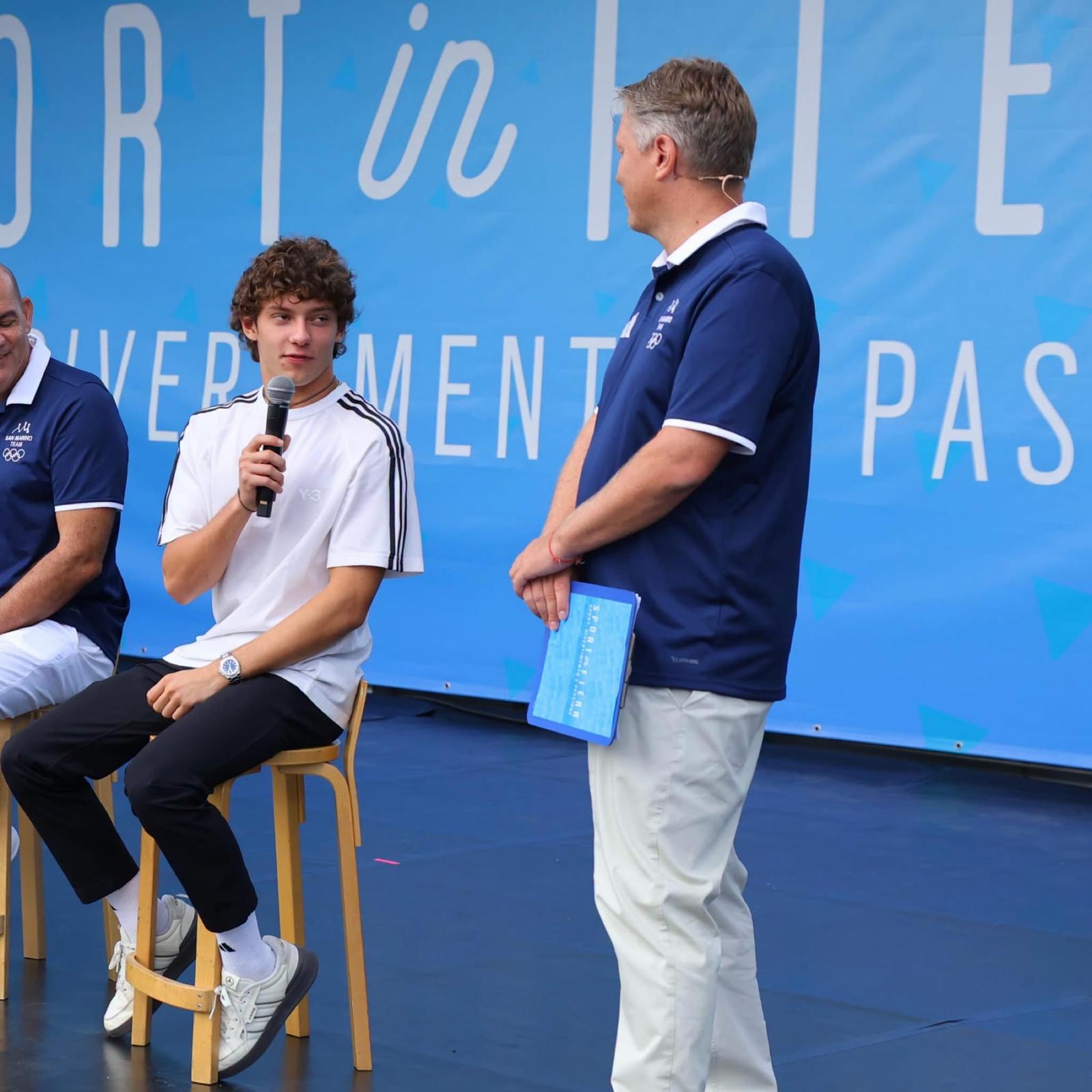 Delirio per Kimi Antonelli a San Marino: bagno di folla a Sport in Fiera