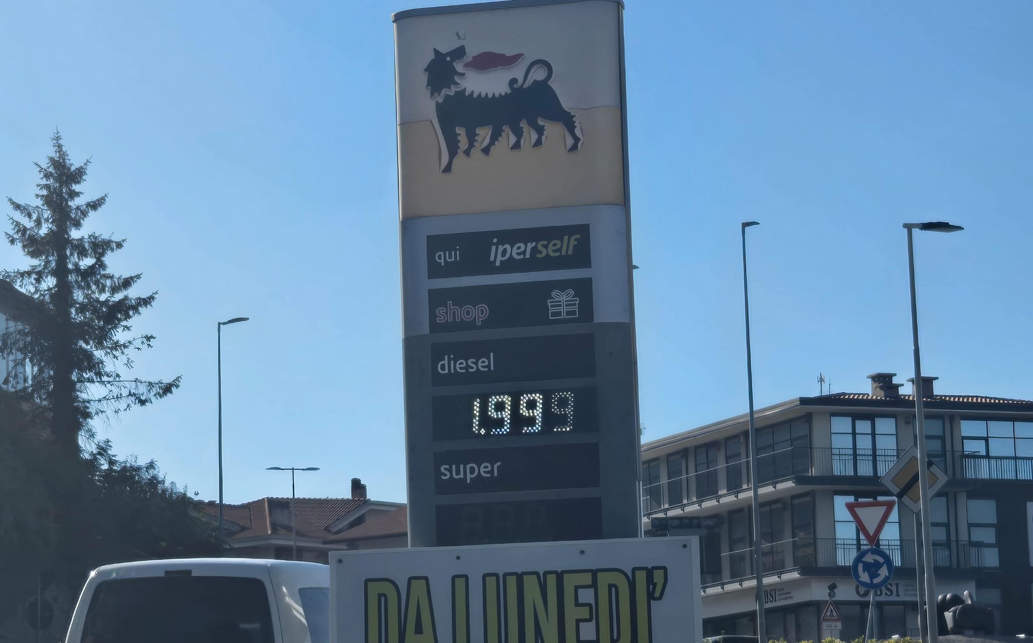 Eni San Marino, diesel a 1,99: code e taniche ai distributori