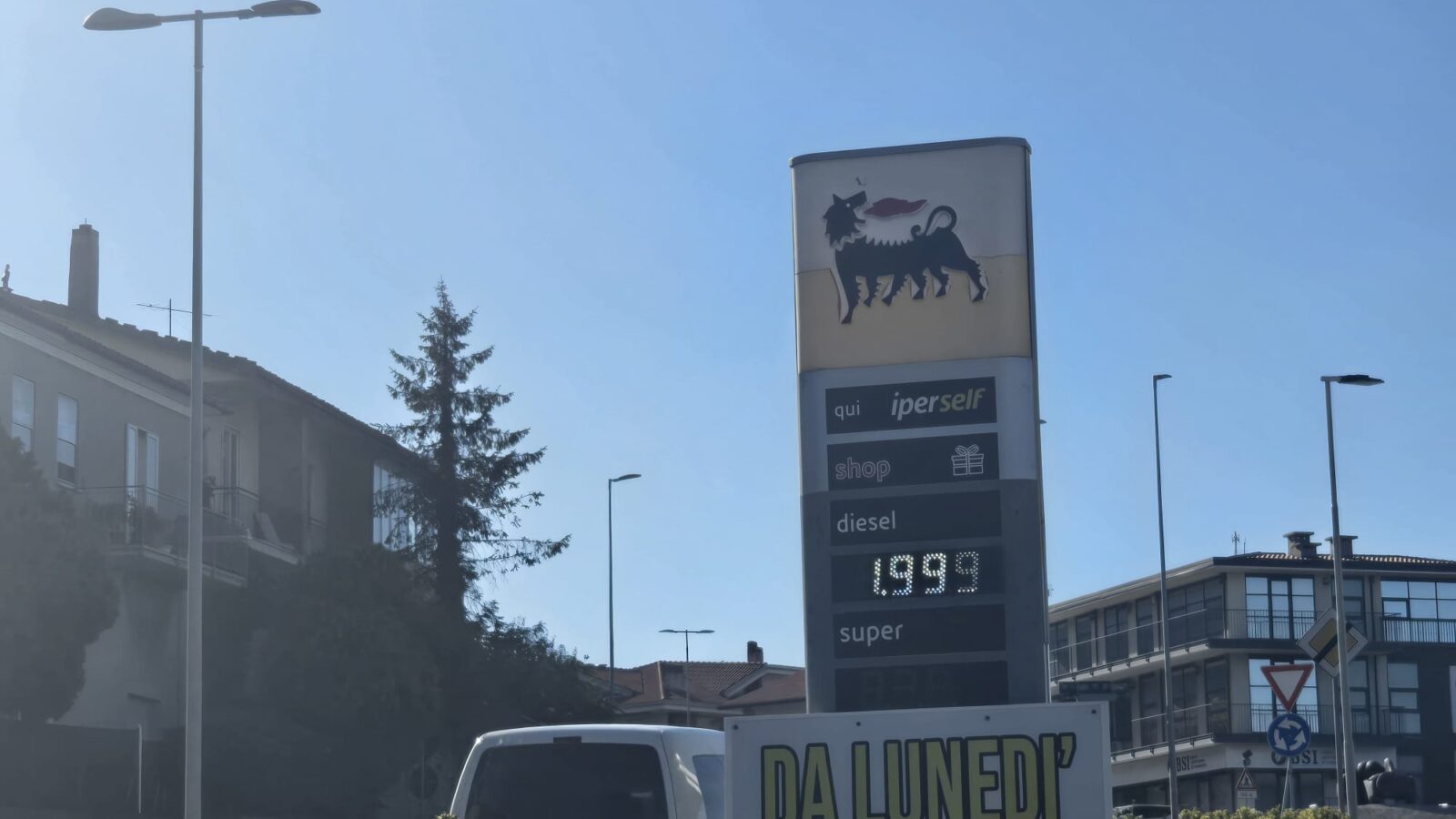 Eni San Marino, diesel a 1,99: code e taniche ai distributori