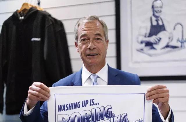 «Finanziamenti illeciti», terremoto nel partito di Farage: due funzionari si dimettono