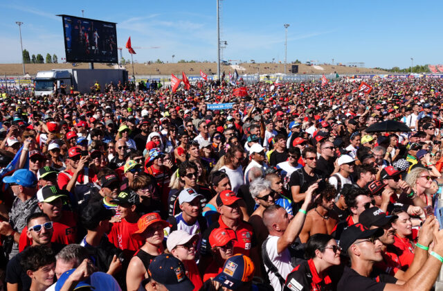 Il popolo della MotoGP invade Misano. Tifosi arrivati da Europa e resto del mondo: «Un risultato straordinario per tutto il territorio»
