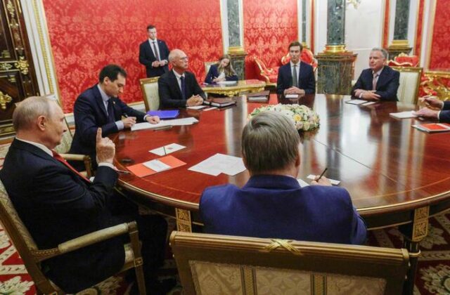 Ucraina, tregua di 72 ore: gli emissari di Trump da Putin a Zelensky. Dopo tre ore di colloqui al Cremlino, Witkoff e Kushner sono arrivati per la prima volta a Kiev