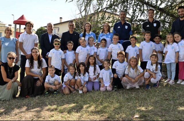 La Nazionale entra in classe: maglie e biglietti ai piccoli tifosi