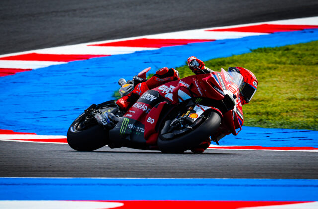 Marquez si prende Misano e la vetta del Mondiale, Bezzecchi cade subito