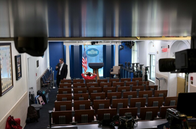 Media esclusi dalla Casa Bianca, il Dipartimento di Giustizia difende Trump