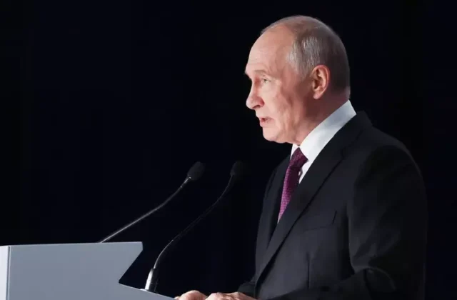 Mosca attacca Merz: “Cerca di guadagnare consensi contro la Russia”