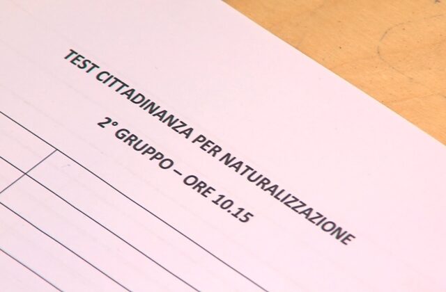Naturalization exam sparks debate: “Extremely difficult questions”