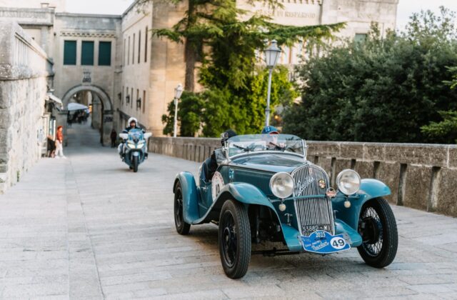 Gran Premio Nuvolari, 300 equipaggi sul Titano: sfilata di auto storiche nel cuore di San Marino