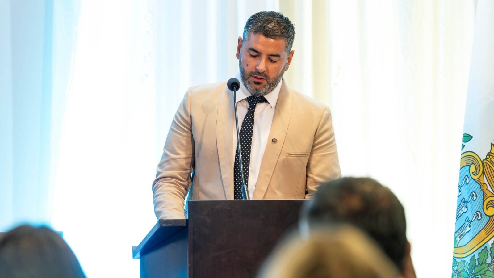 Marco Santolini lascia la guida della Federazione Servizi e Commercio USL e sale alla Segreteria confederale: il testimone passa a Ricardo Daniel Ceccoli, il funzionario cresciuto al suo fianco