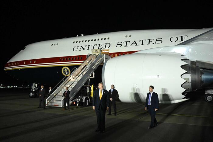 Casa Bianca, CNN esclusa dall’Air Force One: al suo posto una rete conservatrice