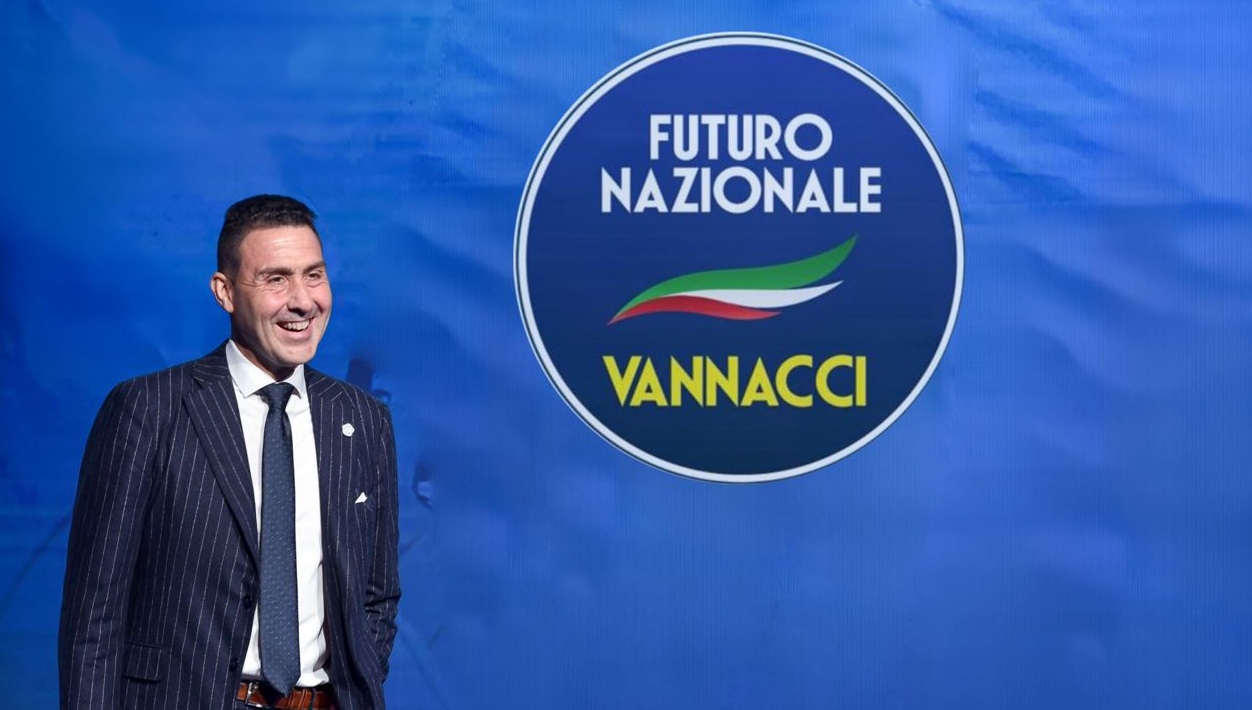 Il partito di Vannacci annuncia un comitato a San Marino e punta sui frontalieri e sulla doppia tassazione delle pensioni, ma la nota non dice chi ne fa parte