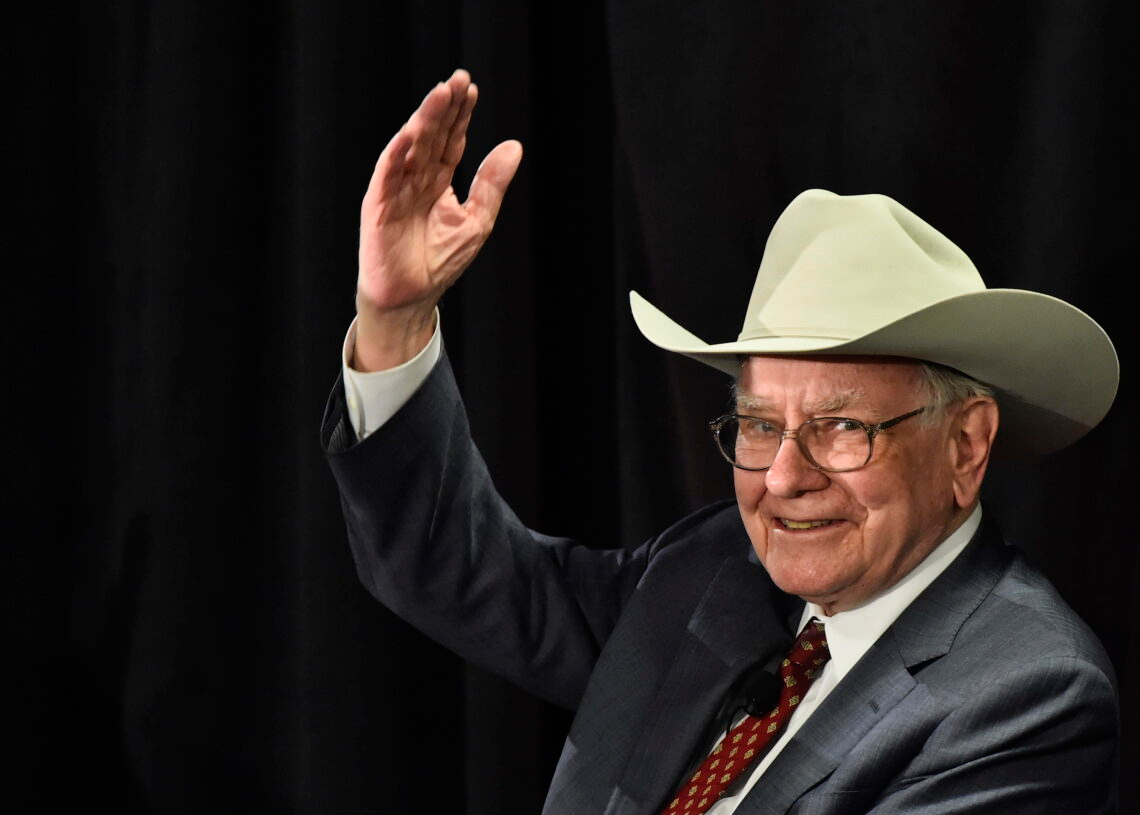 Warren Buffett lascia la presidenza di Berkshire Hathaway dopo 60 anni