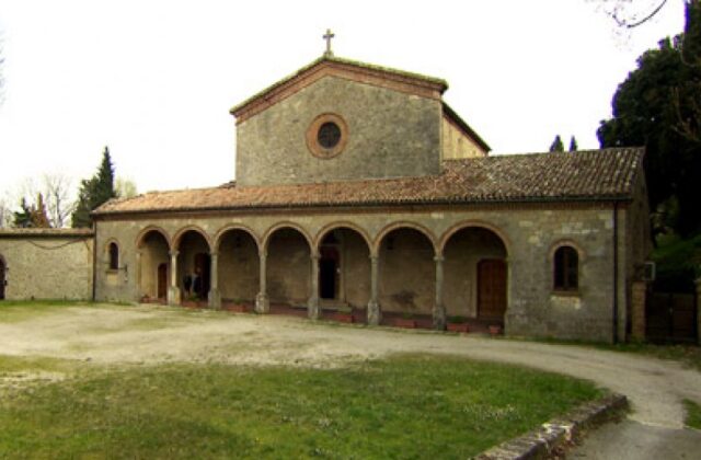 Alla scoperta del convento di Valdragone: visita guidata tra storia, arte e architettura