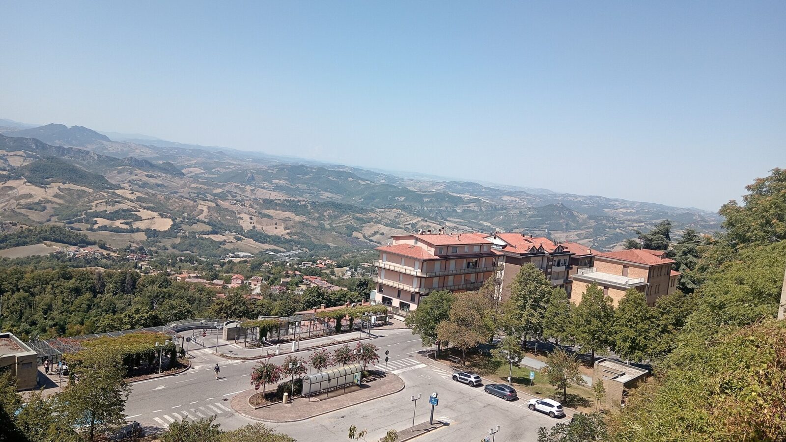 Antenna a Gualdicciolo, i cittadini chiedono un’altra posizione: «Non nel centro del paese»