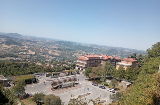 Antenna a Gualdicciolo, i cittadini chiedono un’altra posizione: «Non nel centro del paese»