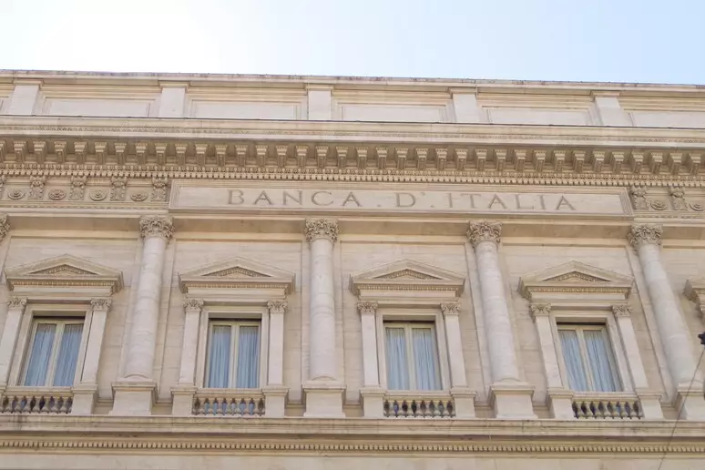 Bankitalia, economia italiana meglio delle attese: «Il Pil cresce, ma pesano energia e tassi»