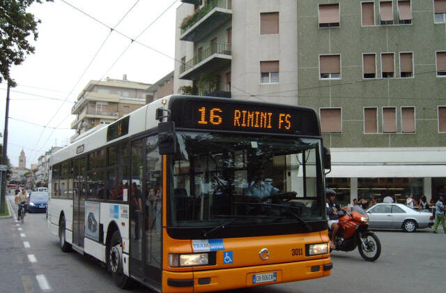 Rimini, aggredito mentre lavora sulla linea 9: autista al pronto soccorso