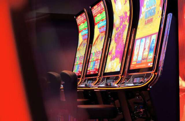 Soldi nelle slot, vincite in assegni: così sarebbero stati ripuliti 7,5 milioni alla Giochi del Titano