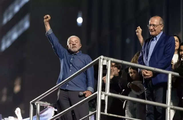 Brasile, Lula vince il ballottaggio. Flavio Bolsonaro chiede di annullare il voto