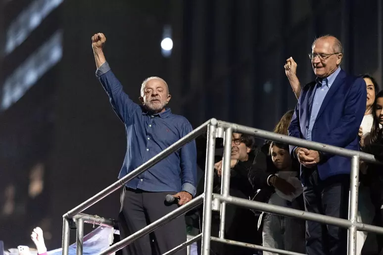 Brasile, Lula vince il ballottaggio. Flavio Bolsonaro chiede di annullare il voto