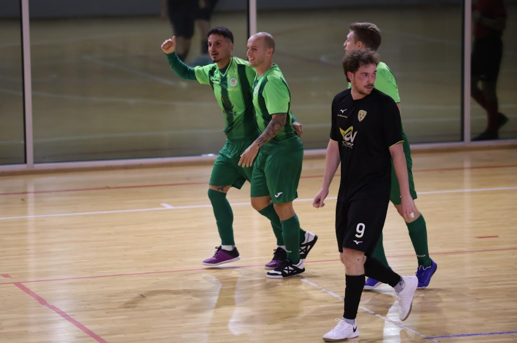 Futsal, il Cosmos batte il Tre Fiori 3-0 e resta a due punti dalla vetta
