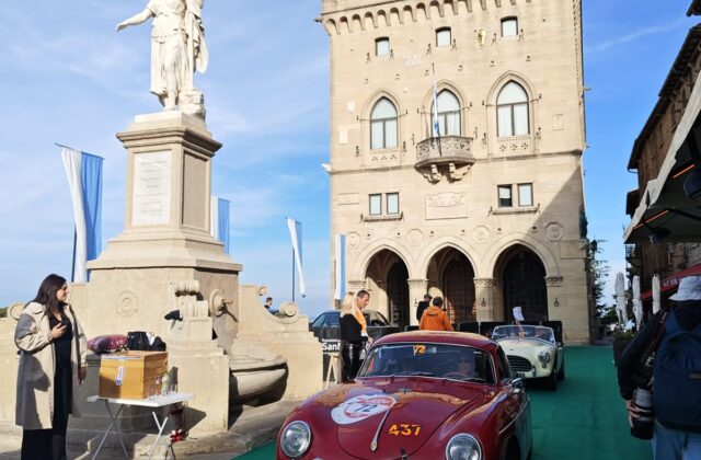 Cento auto storiche sfilano nel cuore di San Marino