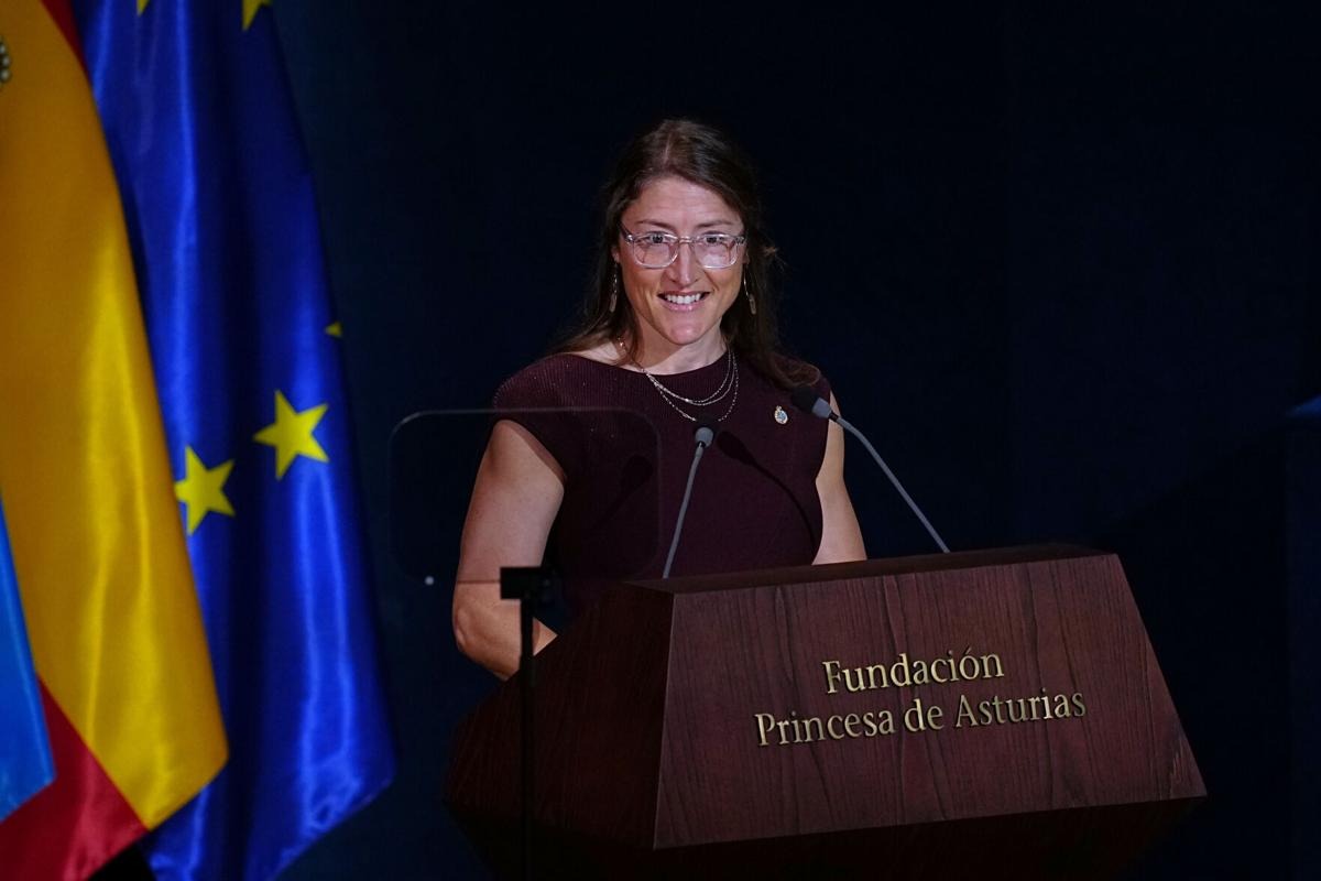 Christina Koch durante il discorso di accettazione del Premio Princesa de Asturias al Teatro Campoamor di Oviedo