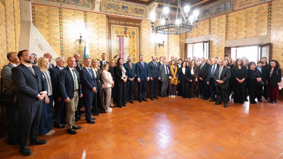 Sammarinesi all’estero, la Consulta chiede pari tutele sanitarie. Nella risoluzione finale anche la nuova sede, gli statuti delle Comunità e il confronto su cittadinanza e legge elettorale
