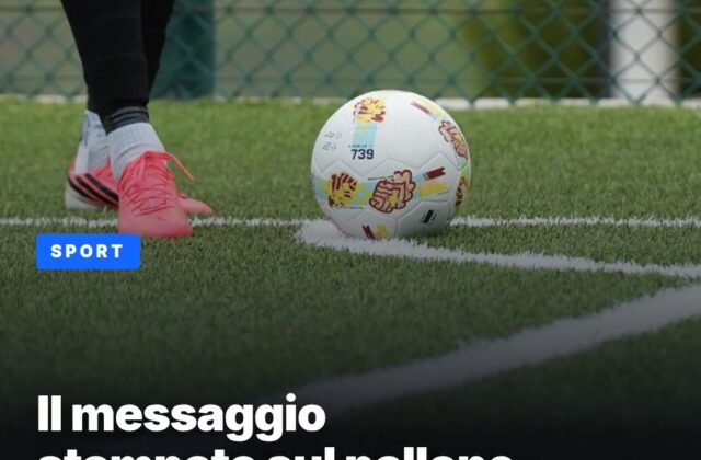 Il nuovo pallone della FSGC porta un messaggio scritto sopra