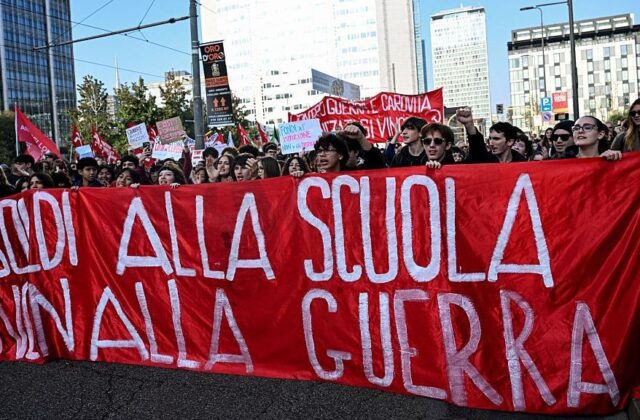 Cortei in tutta Italia, tensioni a Torino, Milano e Firenze. A Roma manifestanti al Colosseo