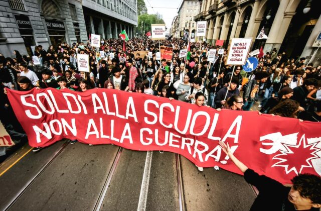 Italy, first tractors and now students: the country takes to the streets
