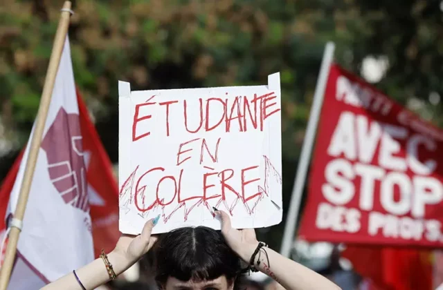 Francia, studenti in piazza e scontri con la polizia: oltre mille feriti dall’inizio delle proteste