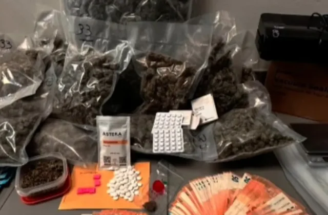 Droga sottovuoto e quasi 16mila euro in casa: arrestato un trentenne a Rimini