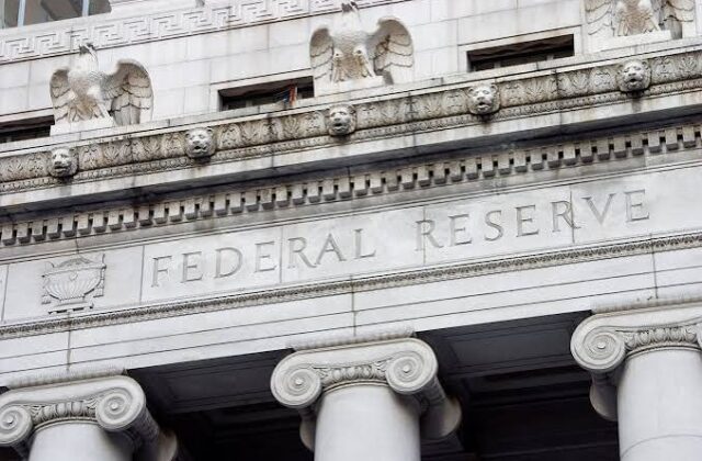 Fed, tassi fermi prima delle elezioni Usa. Inflazione e petrolio preoccupano i mercati