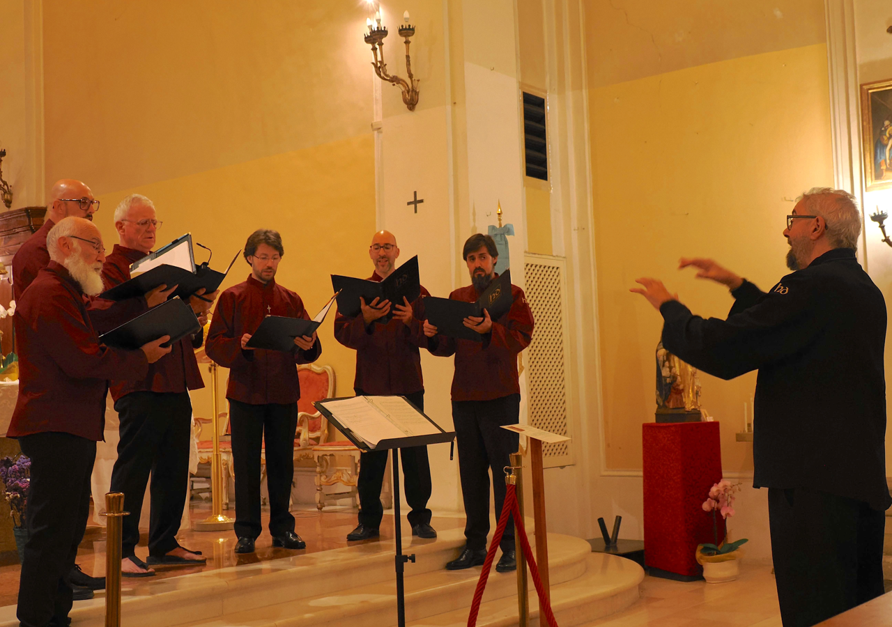 San Marino, il canto gregoriano accompagna Vespri e Messa a San Francesco