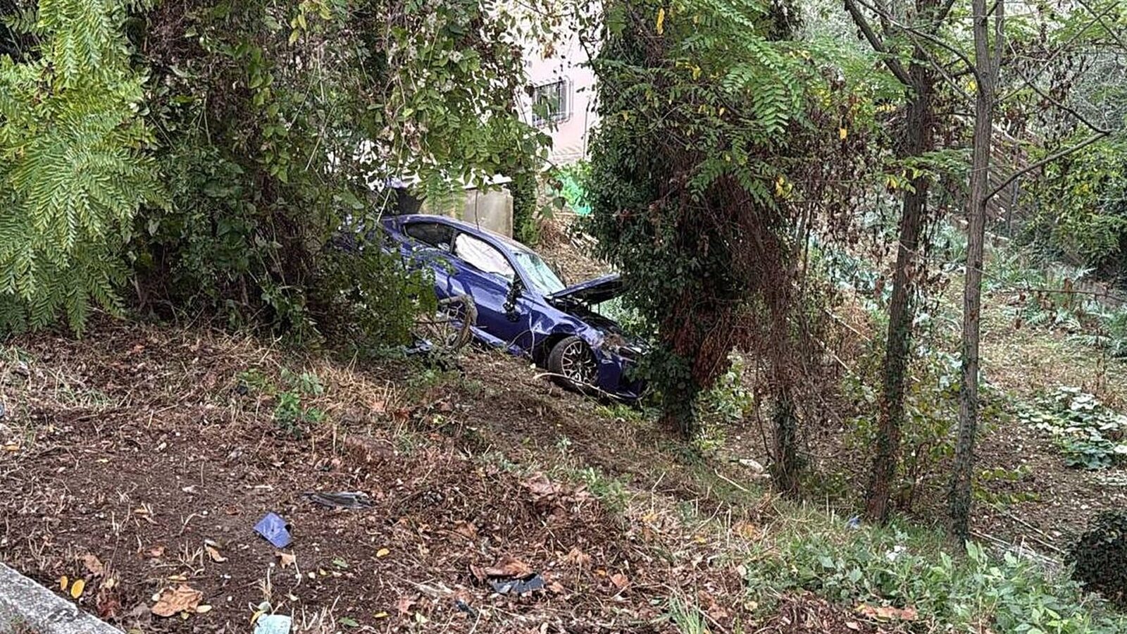 Fiorina, auto esce di strada e investe due pedoni