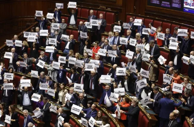 Electoral law passed amid uproar in the chamber: “It’s a sham law”. Final approval with 227 in favour, 164 against