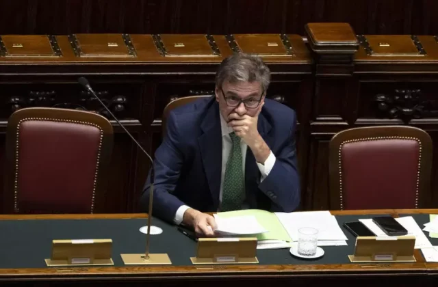Manovra 2027 da 23,5 miliardi: aiuti a famiglie e imprese, risorse da banche e tagli ai ministeri