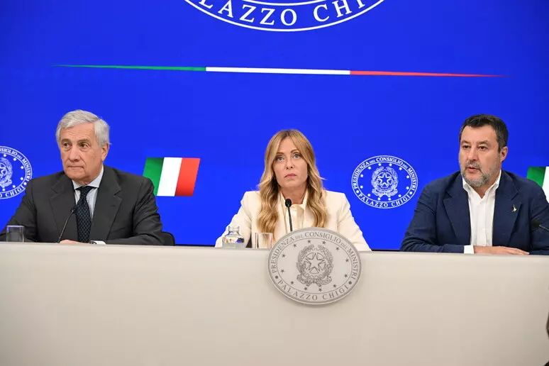 Manovra, via libera del governo: 26 miliardi di euro. Meloni annuncia novità sull’Irpef, rinviato il decreto bollette