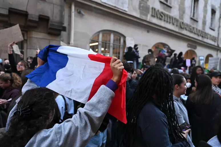 Minorenni feriti alle proteste, l’Unicef richiama la Francia: tutelare chi manifesta