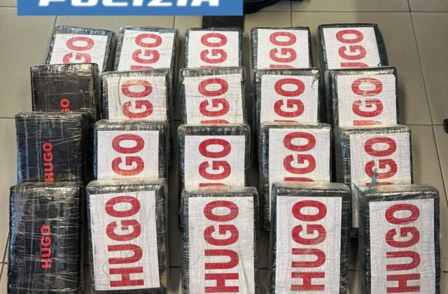 Morciano, borsone pieno di cocaina in auto: due arresti