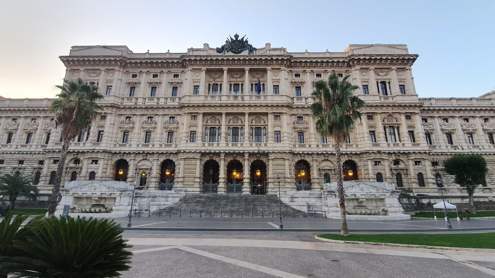 Riscrivi questo articolo in modo sintetico. IMPORTANTE: non farlo identico, ma cambialo un po’, fai vedere che è contenuto diverso, cambia la struttura, l’impostazione, sintetizza, METTI I GRASSETTI NELL’ARTICOLO, FAI TITOLO E SOTTOTITOLO . Ogni riga o ogni due righe facciamo un A CAPO.