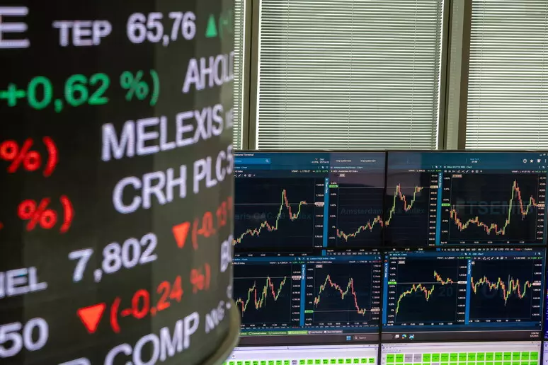 Petrolio in rialzo, Borse europee giù: Milano perde l’1,4%