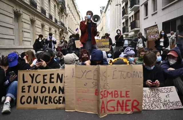 Proteste nelle scuole francesi, Lecornu apre agli studenti: “Le vostre parole saranno ascoltate”