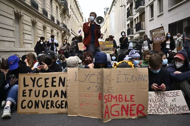 Proteste nelle scuole francesi, Lecornu apre agli studenti: “Le vostre parole saranno ascoltate”