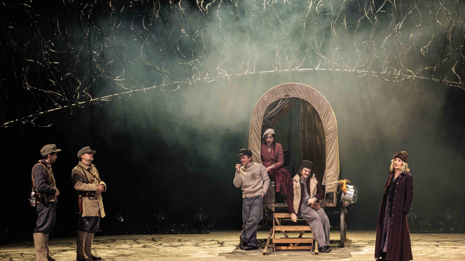 Lunetta Savino porta Madre Courage al Teatro Nuovo di Dogana